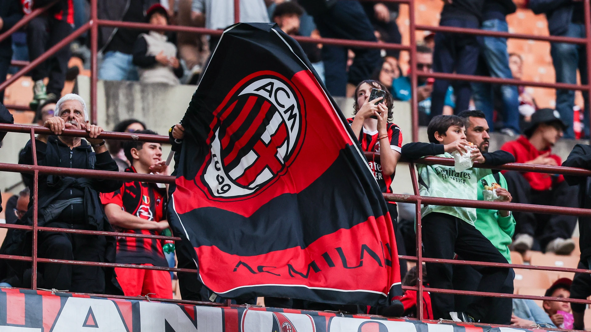 Tifosi del Milan allo stadio