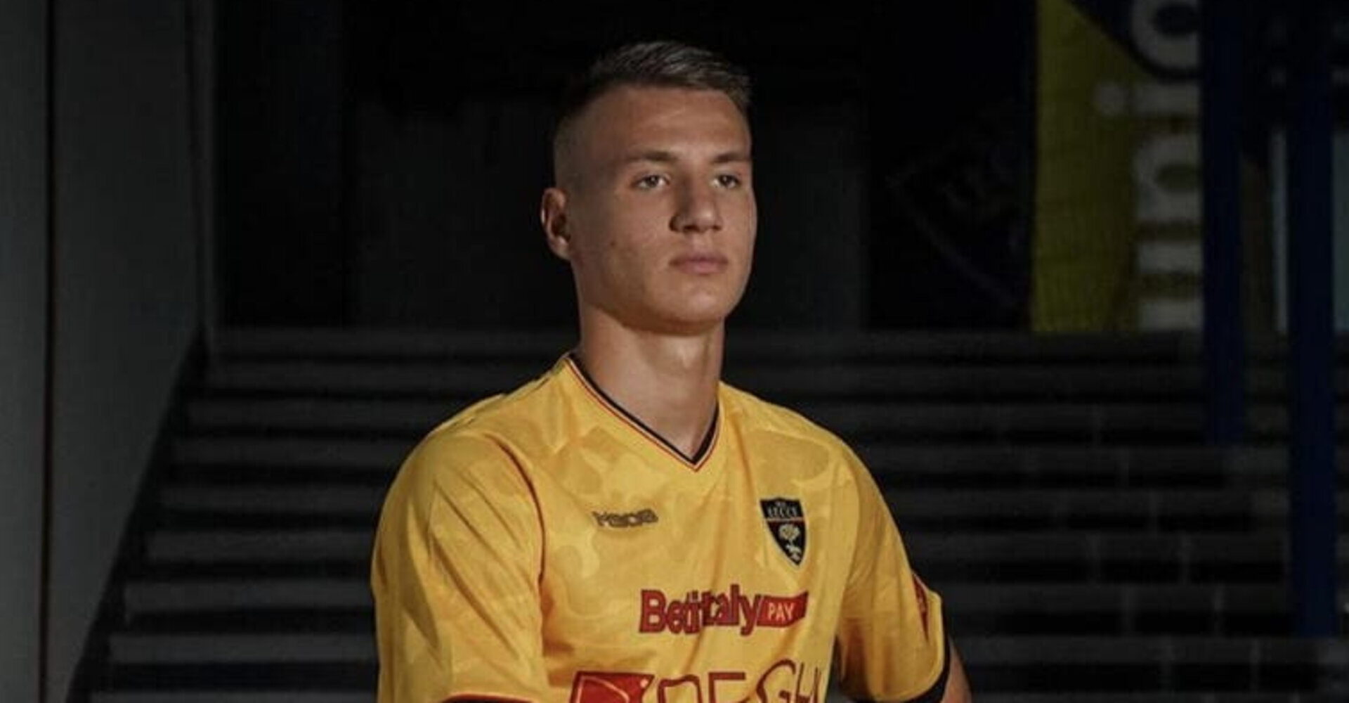 Camarda con la maglia del Lecce