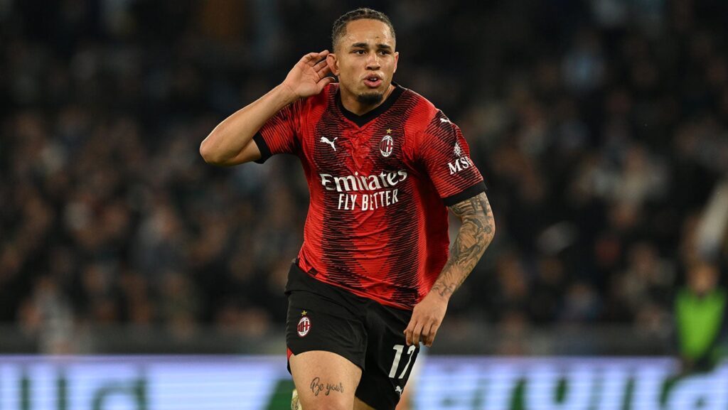 Okafor con la maglia del Milan