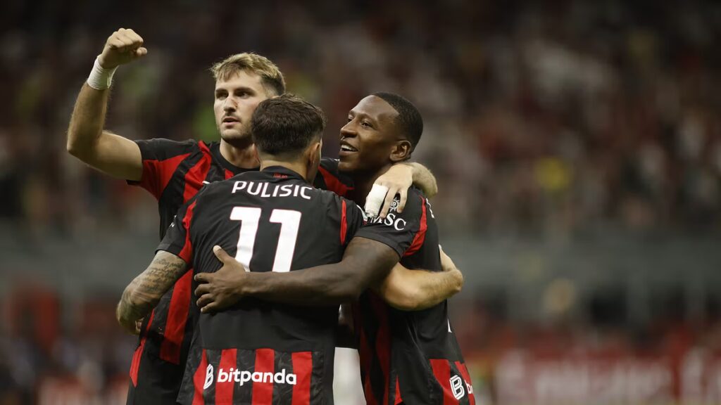 Pulisic festeggia il secondo goal del Milan contro il Bari in Coppa Italia