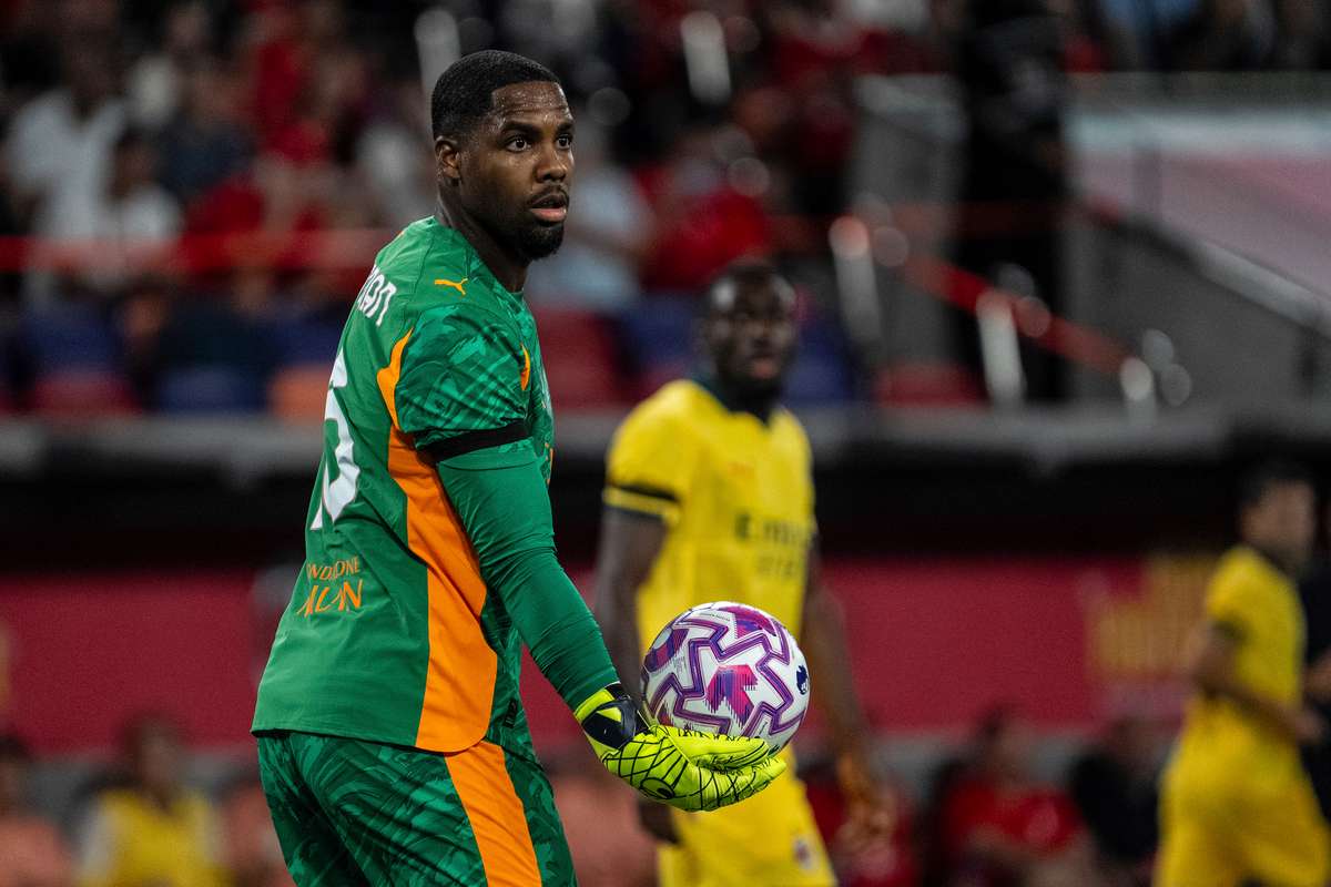 Maignan con la maglia del Milan