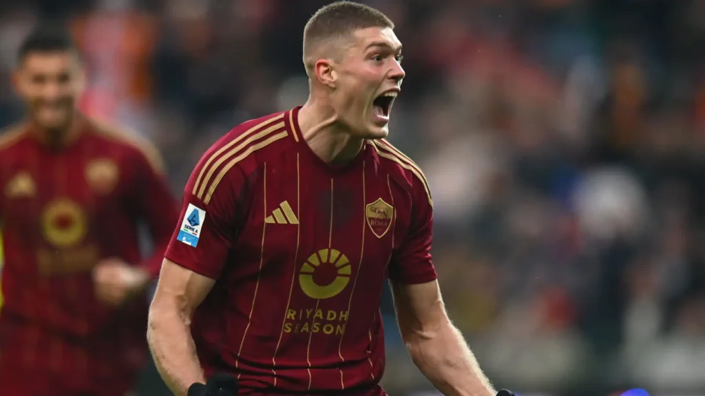 Dovbyk con la maglia della Roma