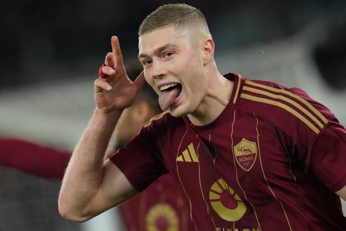 Artem Dovbyk con la maglia della Roma