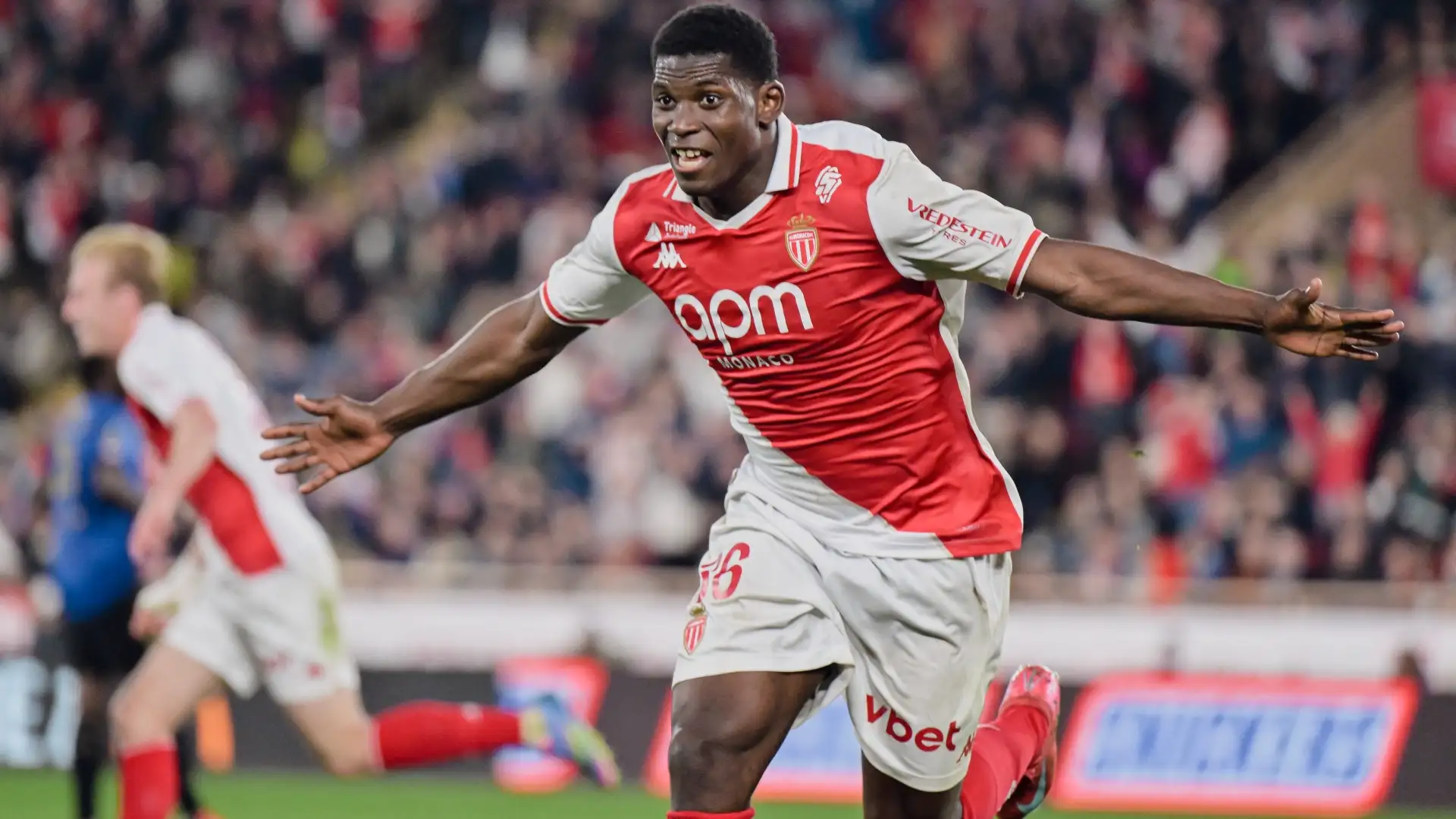 Embolo con la maglia del Monaco