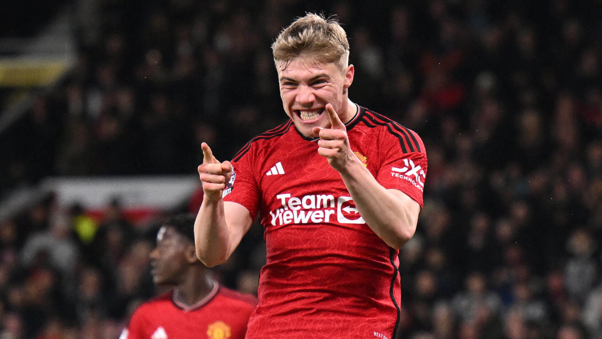 Hojlund con la maglia del Manchester United