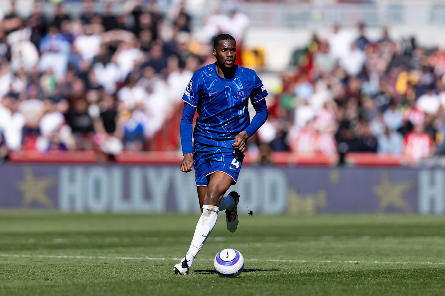 Tosin Adarabioyo con la maglia del Chelsea