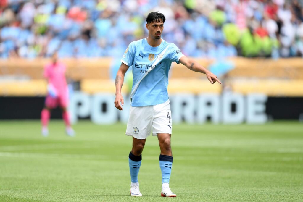 Tijjani Reijnders con la maglia del Manchester City