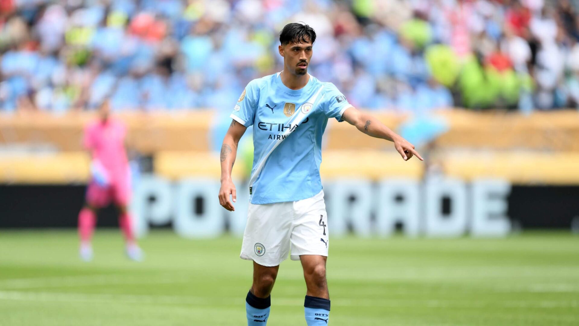 Tijjani Reijnders con la maglia del Manchester City