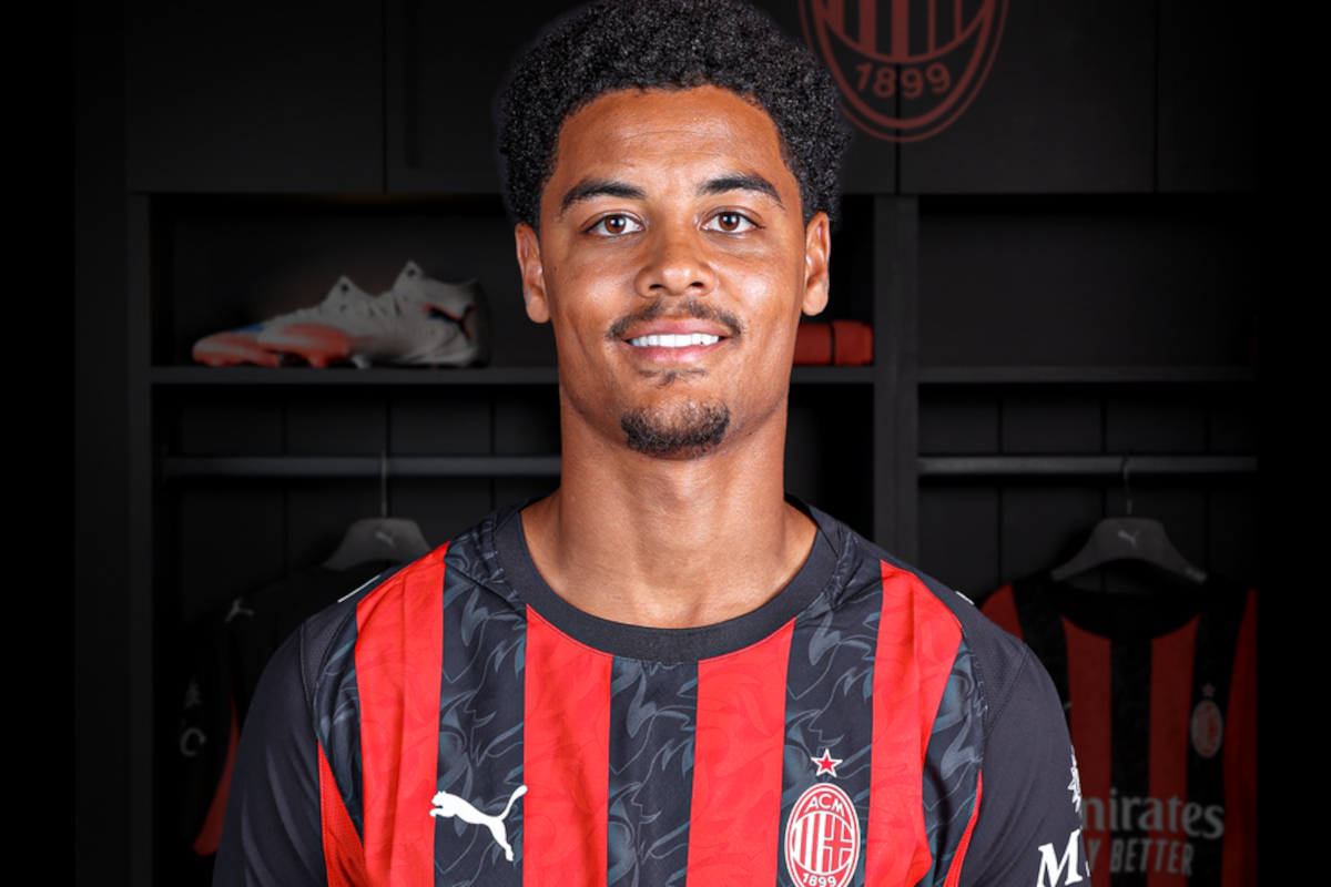 Koni De Winter si presenta con la maglia del Milan