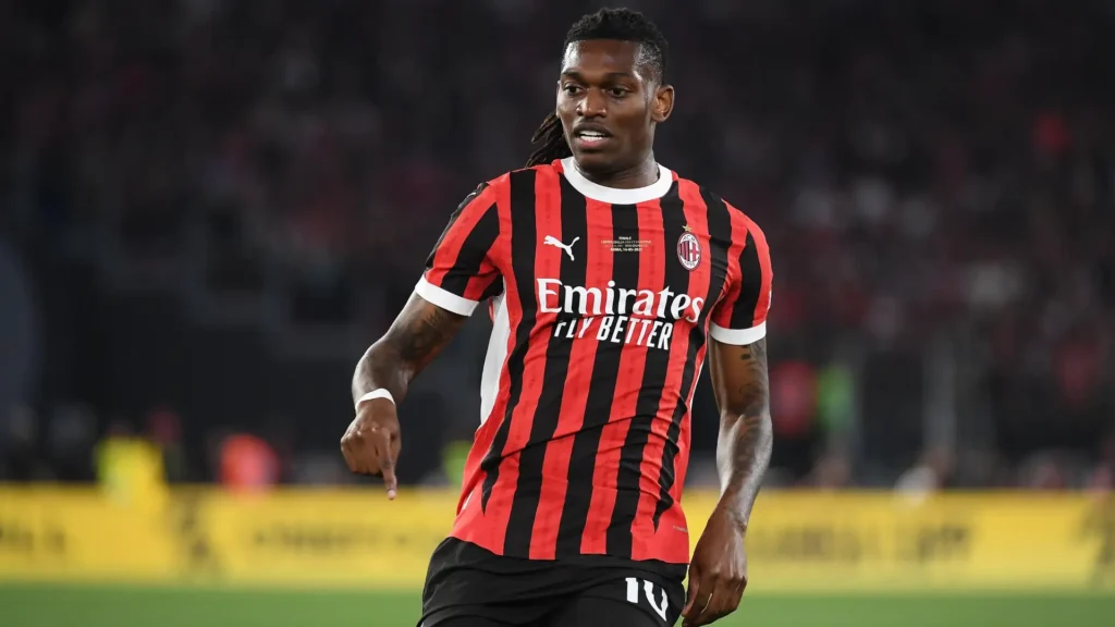Rafa Leao con la maglia del Milan