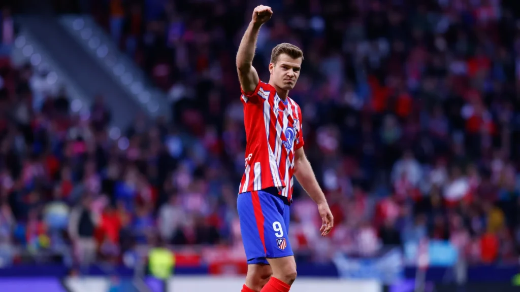 Sorloth con la maglia dell'Atletico Madrid