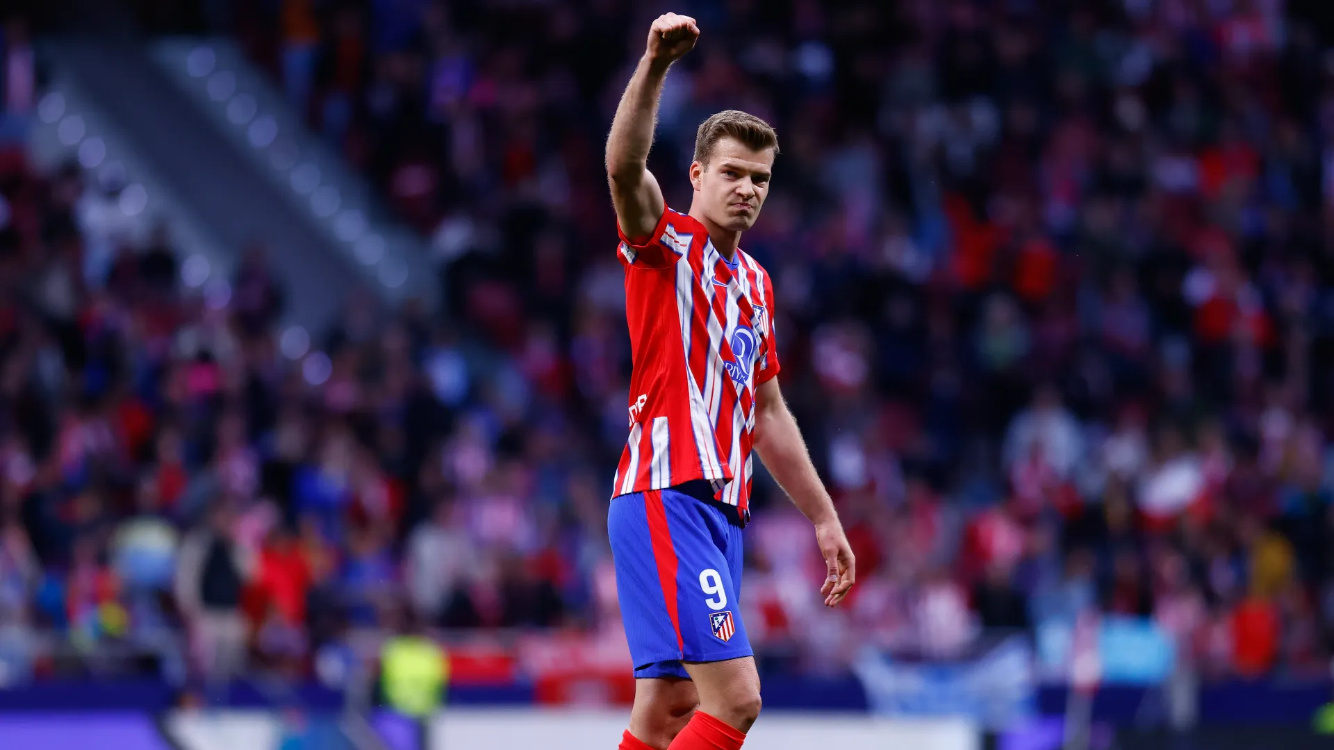Sorloth con la maglia dell'Atletico Madrid