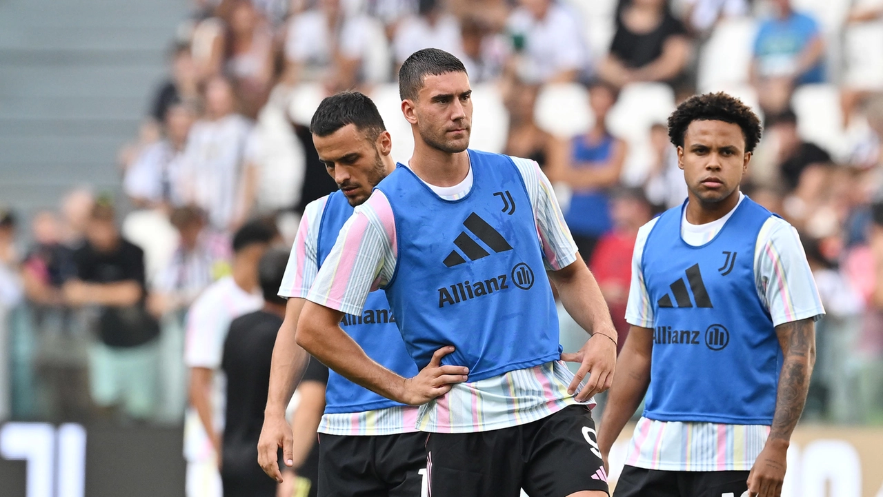 Vlahovic con la maglia della Juventus