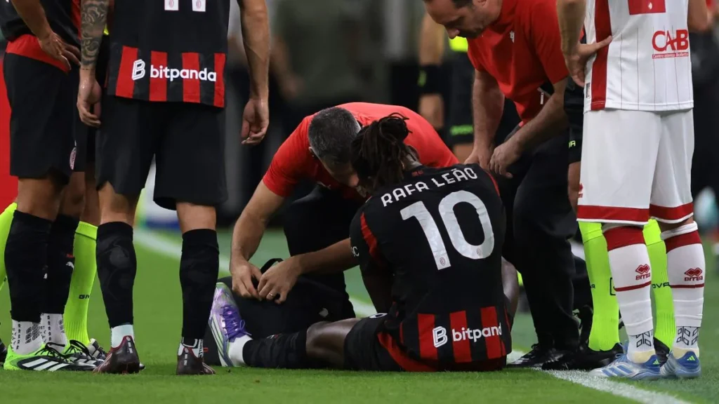 Infortunio Leao contro il Bari