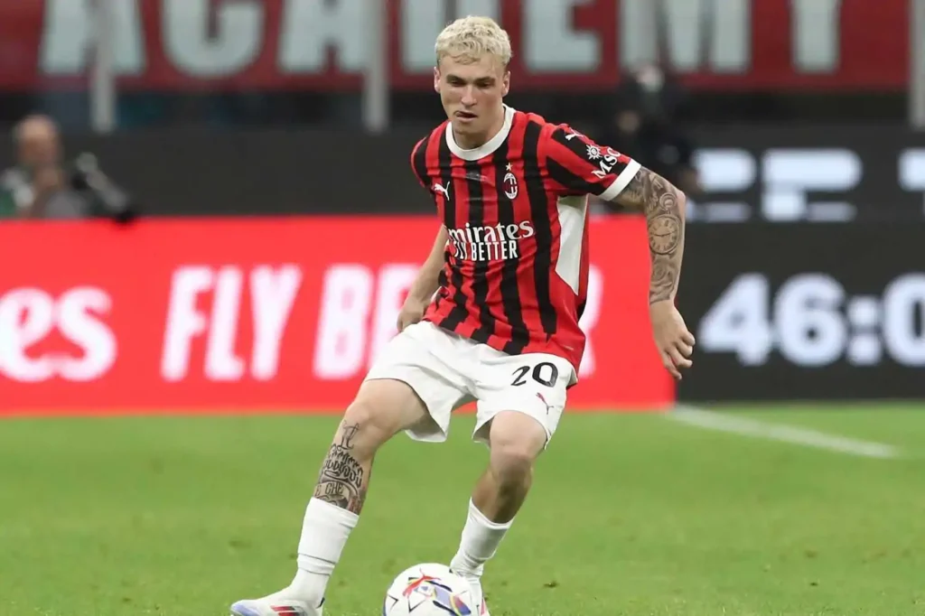 Alex Jimenez con la maglia del Milan