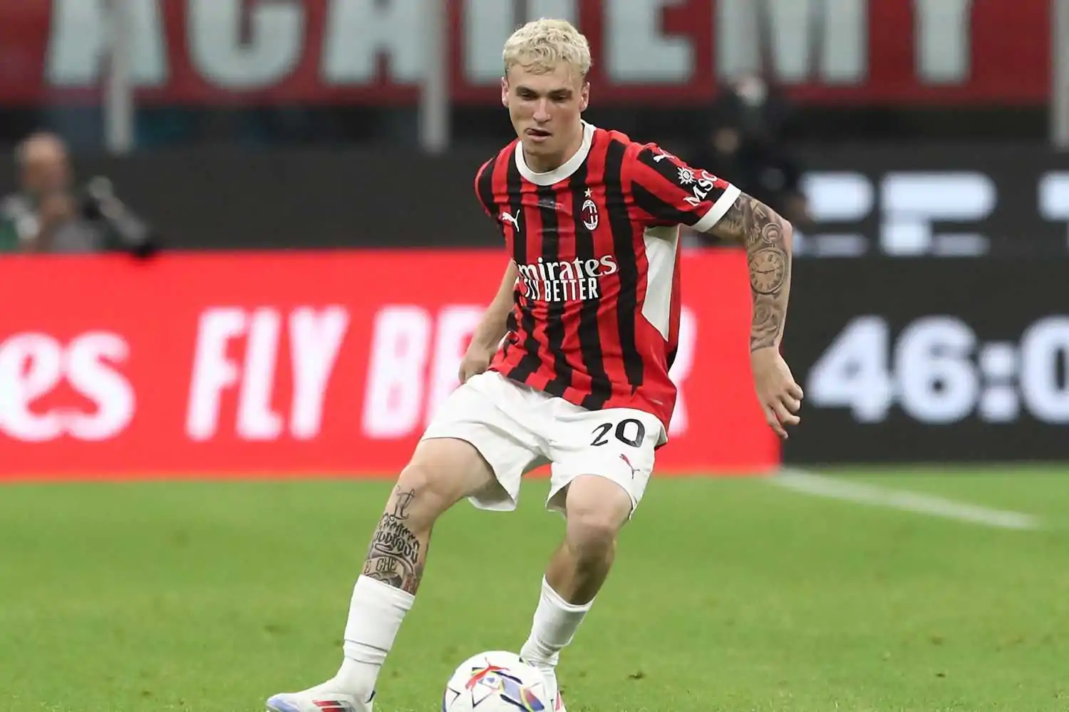 Alex Jimenez con la maglia del Milan