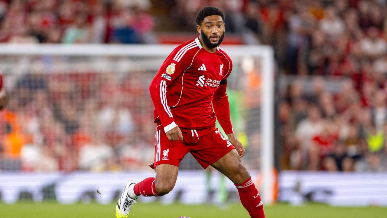 Joe Gomez con la maglia del Liverpool