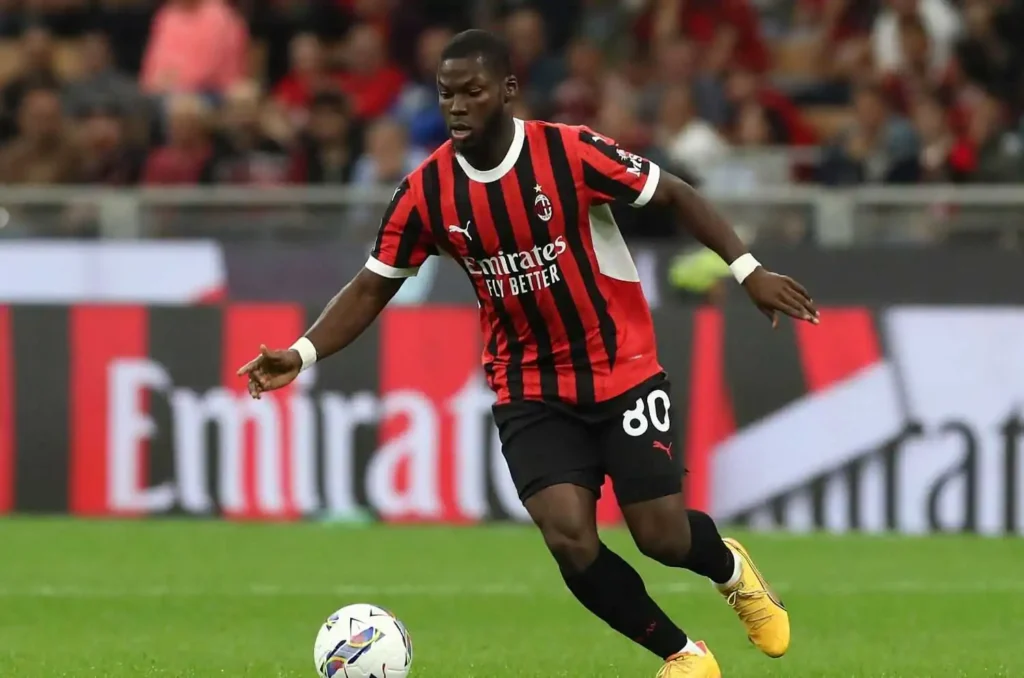 Yunus Musah in azione con la maglia del Milan