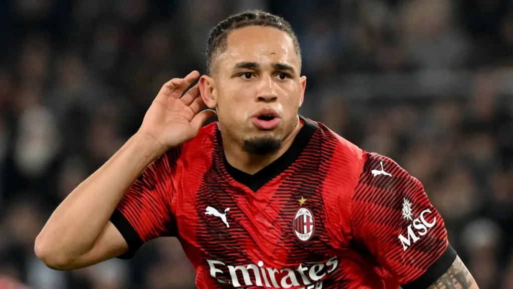 Okafor con la maglia del Milan