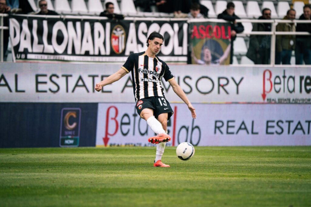 Mattia Piermarini con la maglia dell'Ascoli