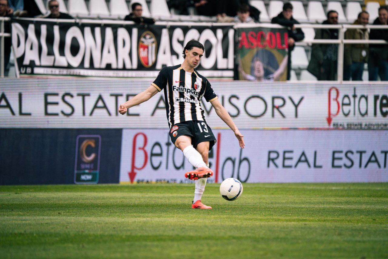 Mattia Piermarini con la maglia dell'Ascoli