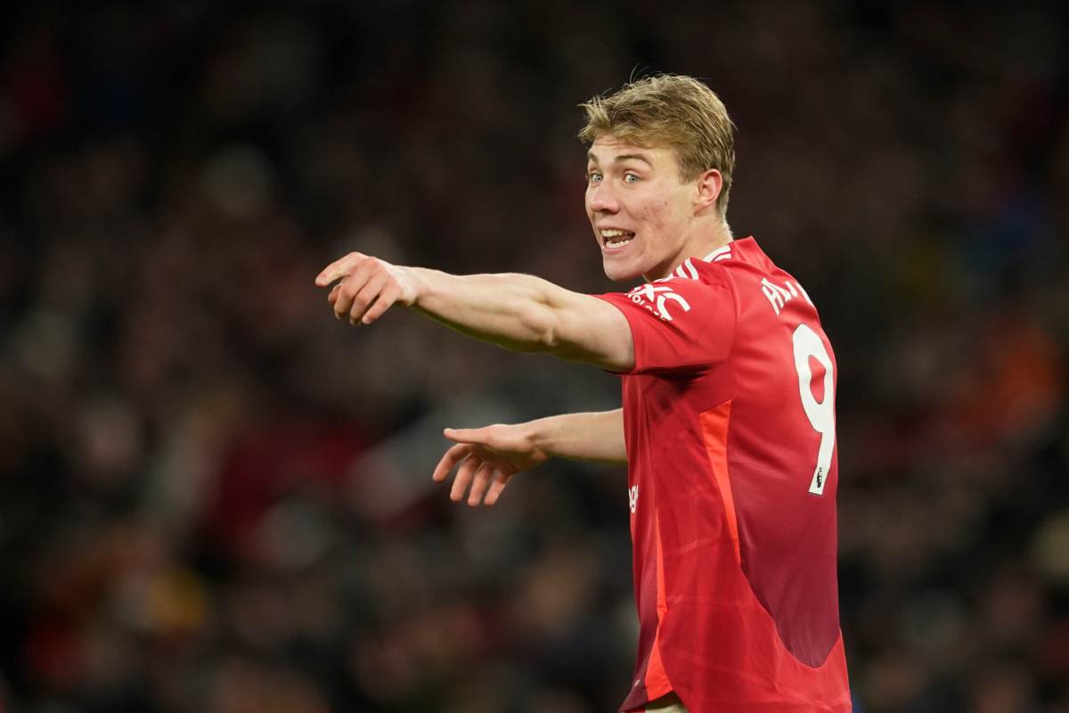 Rasmus Hojlund con la maglia del Manchester United