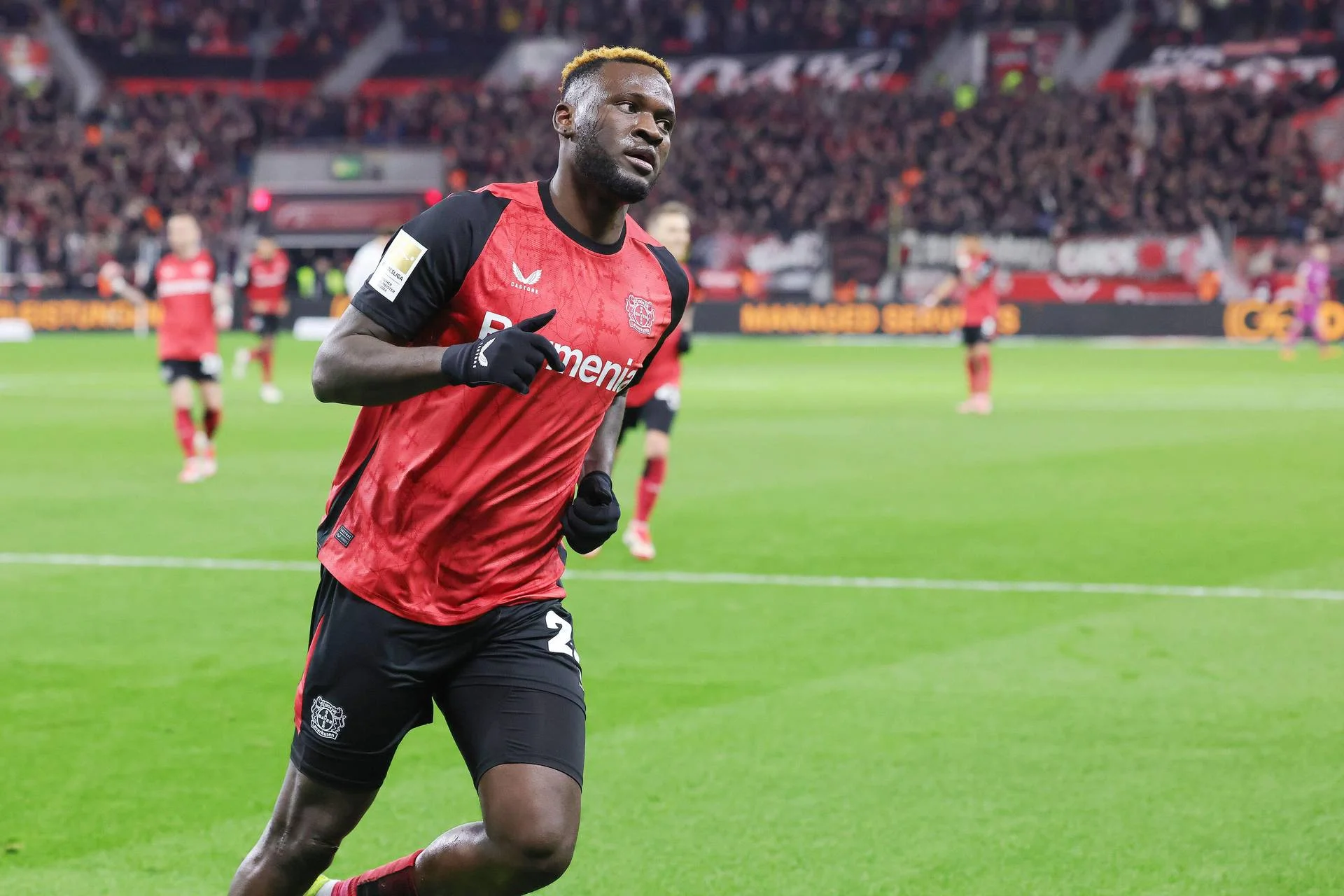 Boniface con la maglia del Bayer Leverkusen