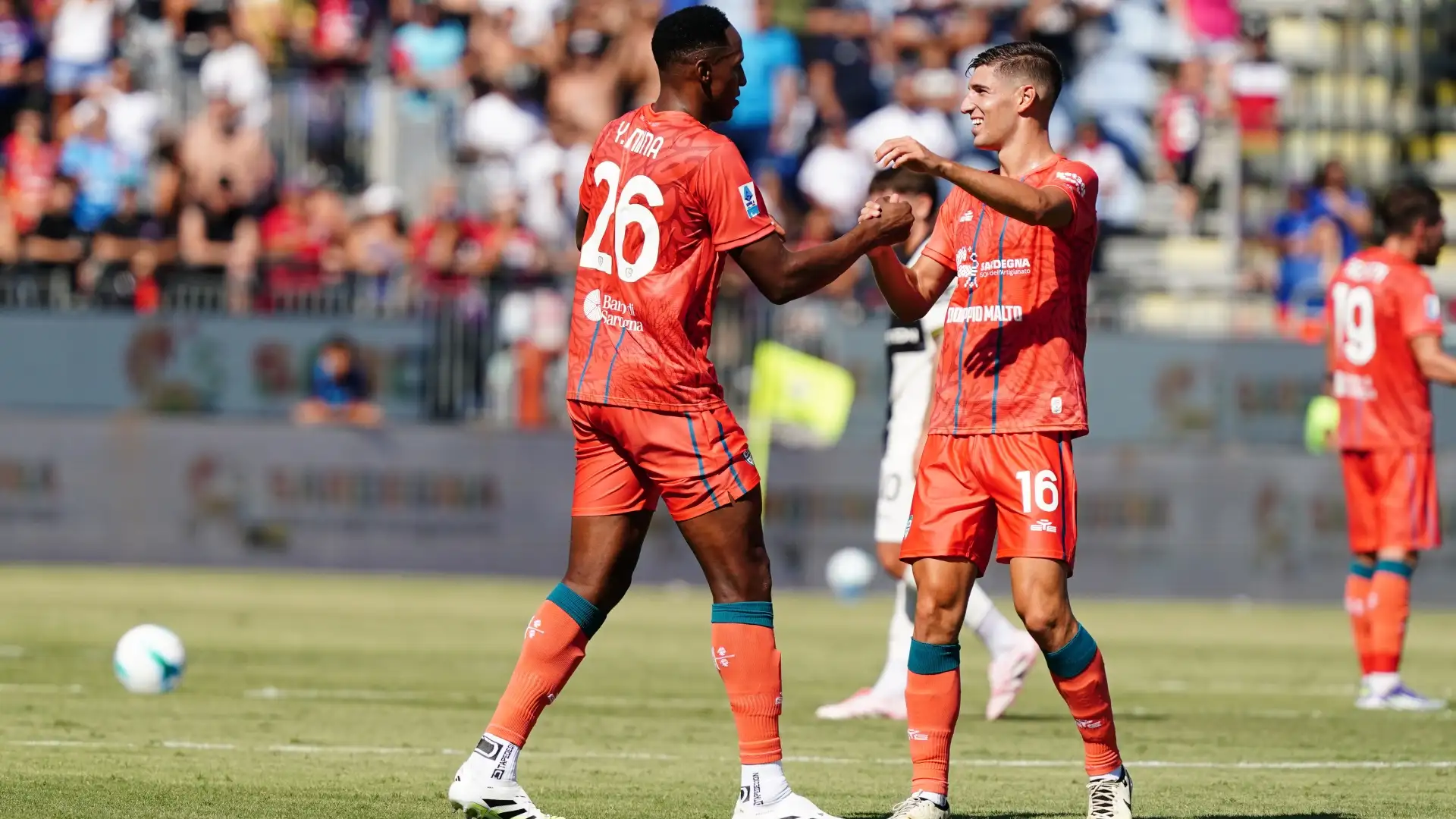 Serie A, il Cagliari stende il Parma: 2 0 firmato Mina e Felici