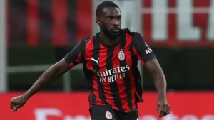Tomori con la maglia del Milan
