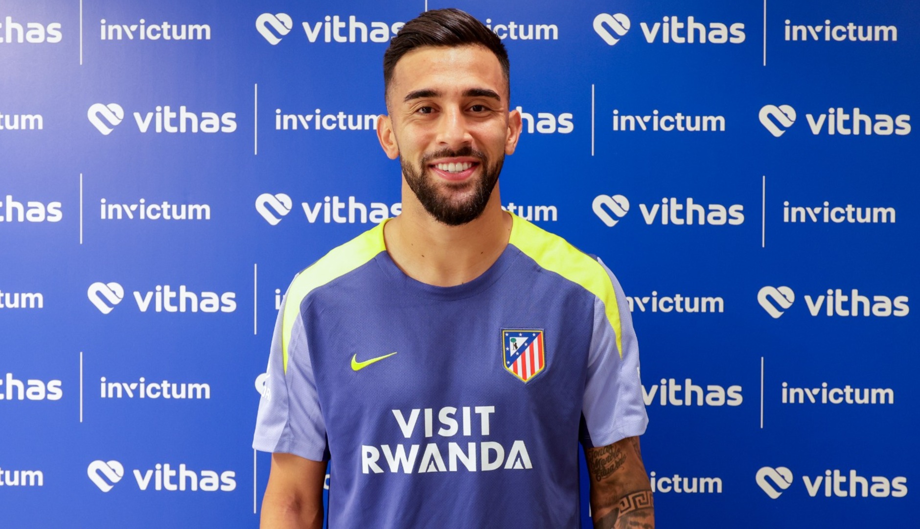 Nico Gonzalez, il giorno della presentazione all'Atletico Madrid