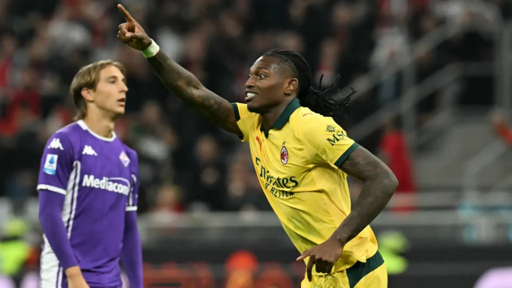 Leao in gol contro la Fiorentina