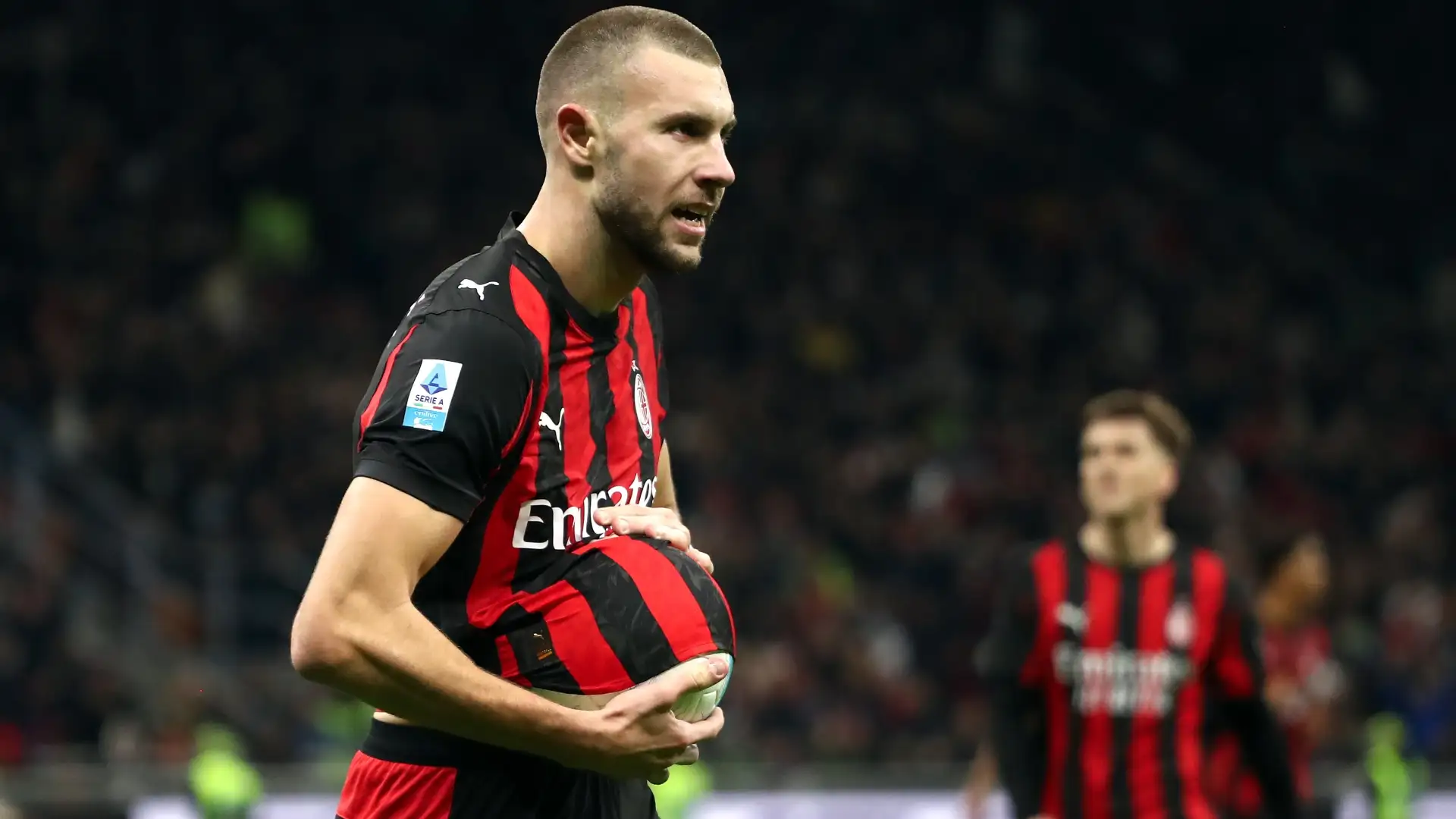 Il Milan batte la Roma 1 0: Leao ispira, Pavlovic colpisce, Maignan blinda. Dybala fallisce dal dischetto