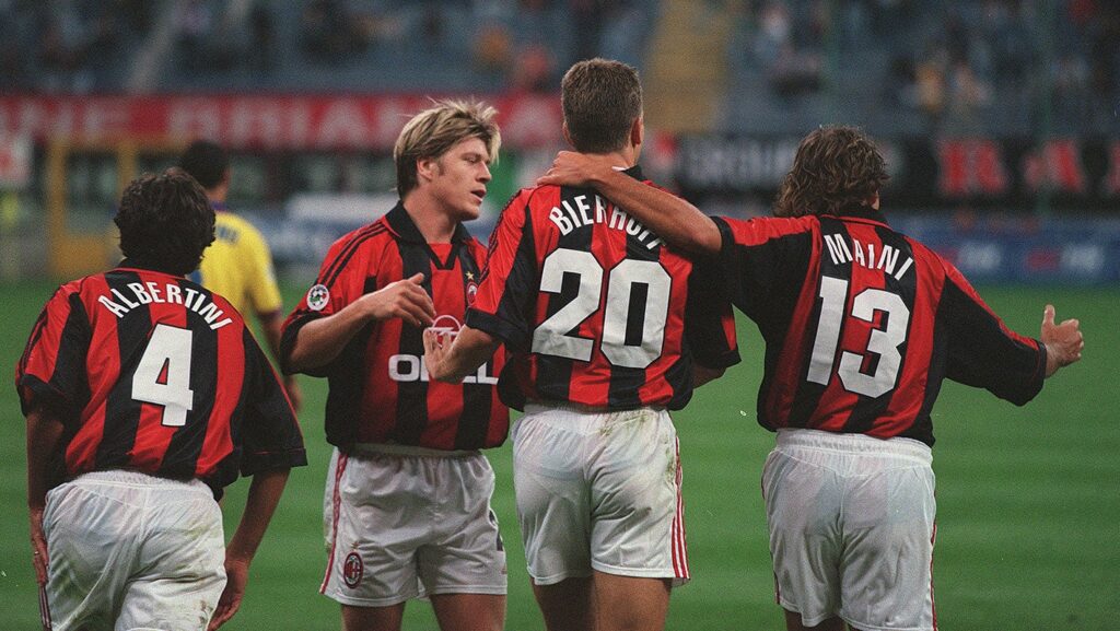 Milan, prime indiscrezioni sulla maglia 2026/27: ritorno al 1998-99