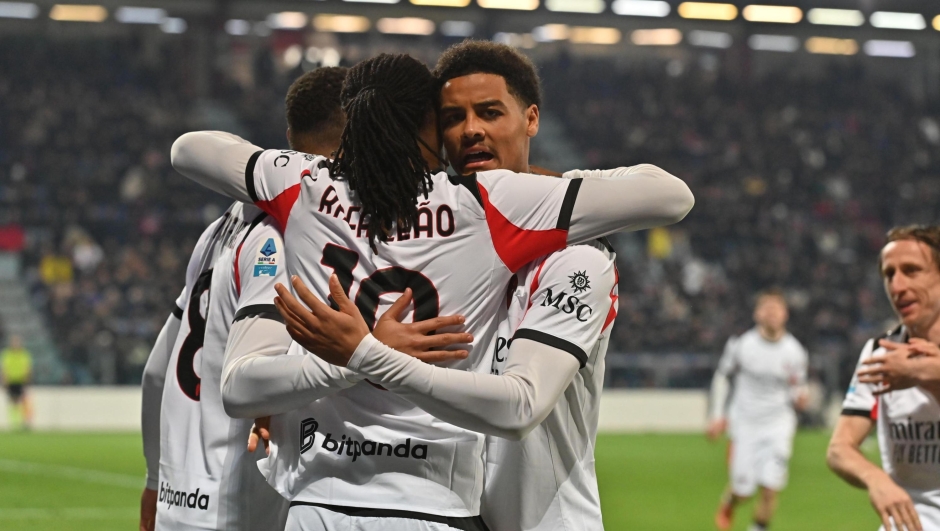 Leão decide a Cagliari: il Milan vince 1 0 e continua la corsa al vertice